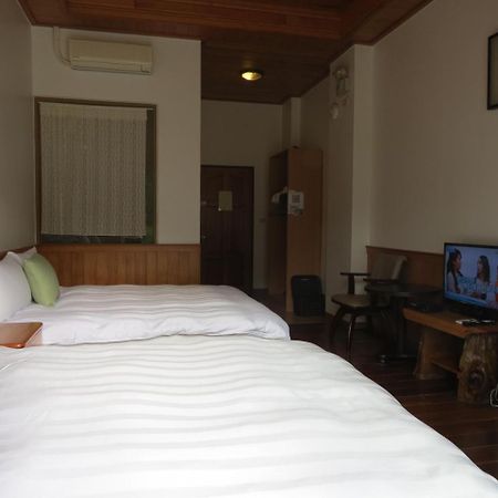 Seasons Inn Джиаоси Екстериор снимка