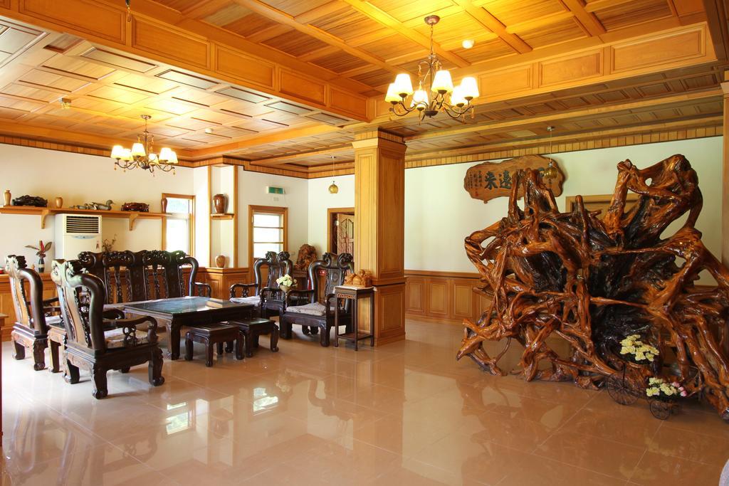 Seasons Inn Джиаоси Екстериор снимка
