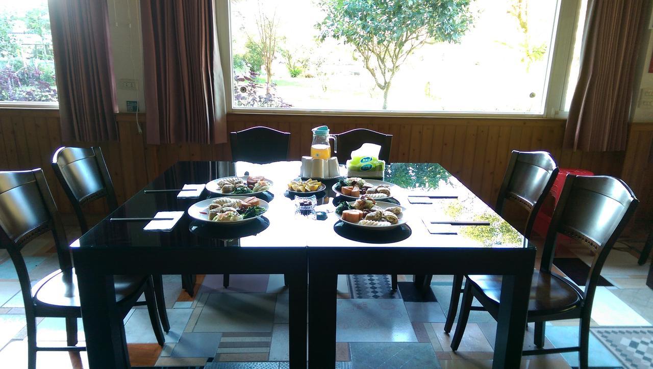 Seasons Inn Джиаоси Екстериор снимка