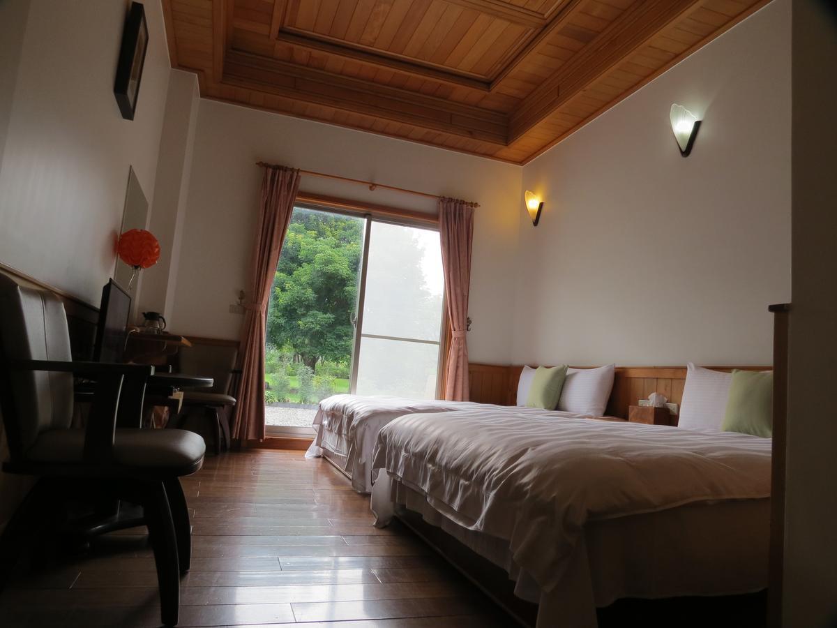 Seasons Inn Джиаоси Екстериор снимка